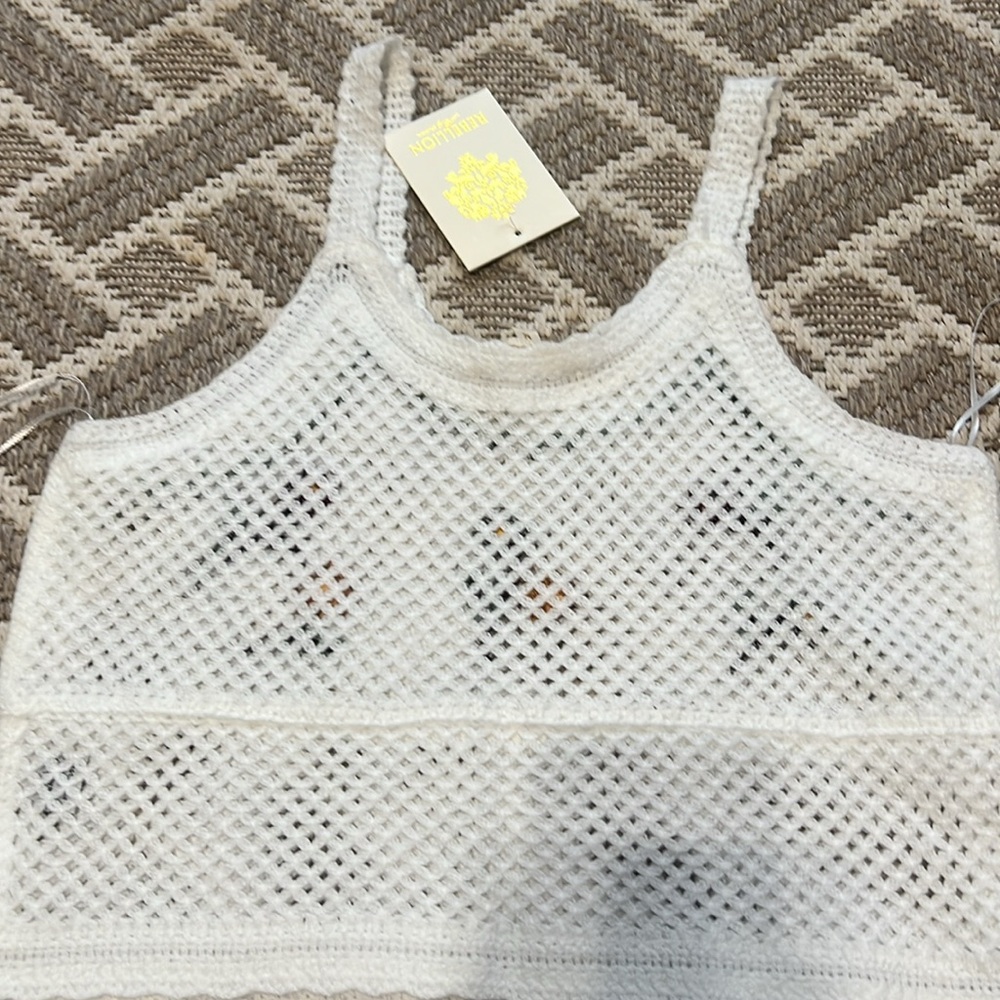 Rebellion Cropped Crocheted Tank top
Size Medium - Picture 6 of 7